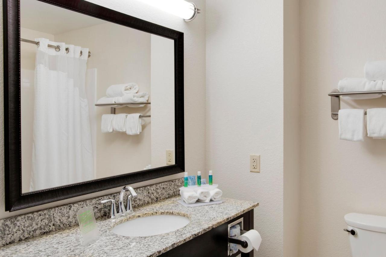 Holiday Inn Express & Suites Nevada By Ihg Δωμάτιο φωτογραφία