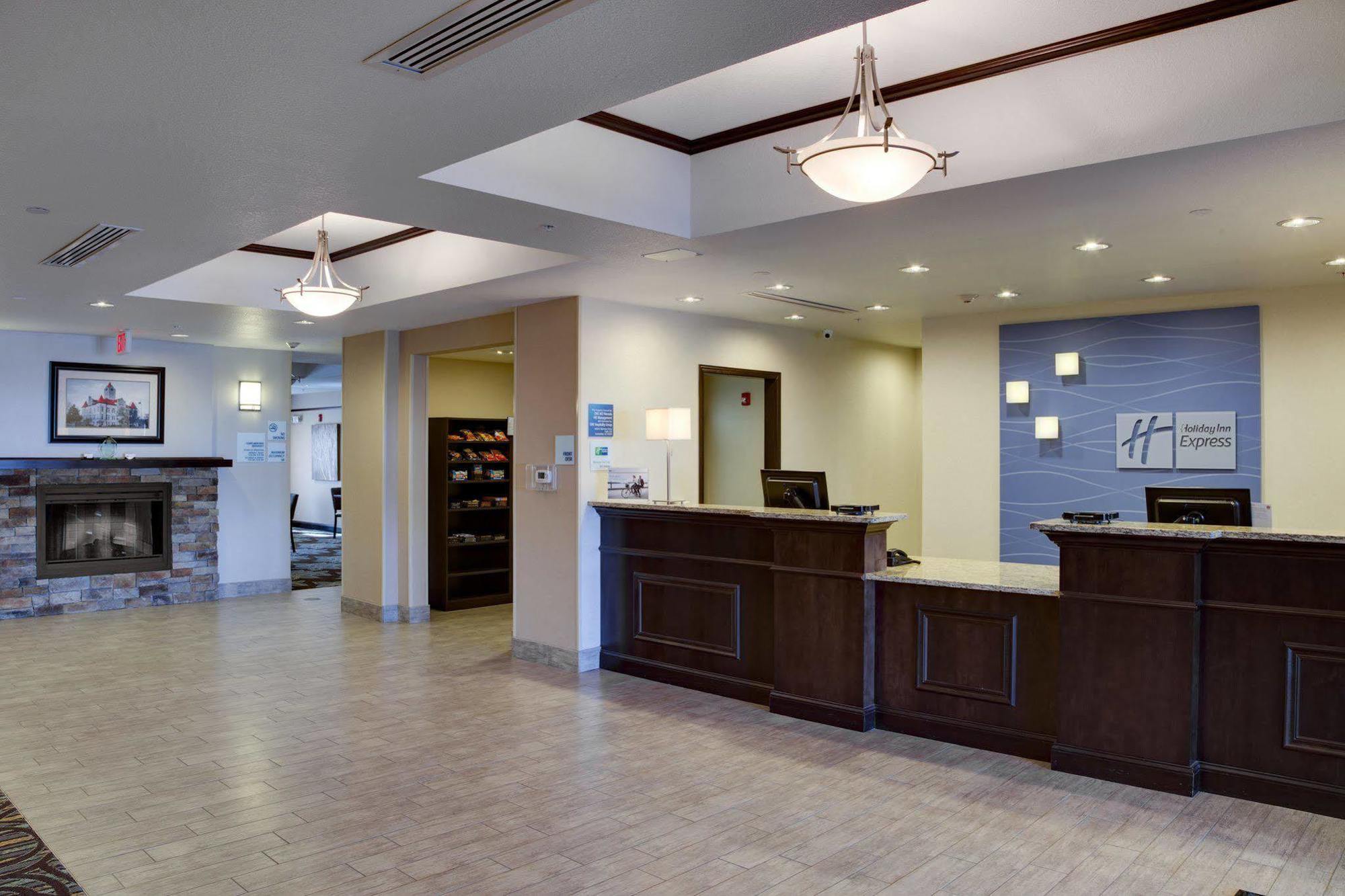 Holiday Inn Express & Suites Nevada By Ihg Εξωτερικό φωτογραφία